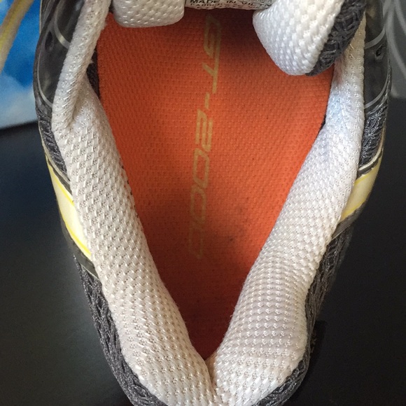 ASICS GT -2000 with Gore-tex - Picture 5 of 7